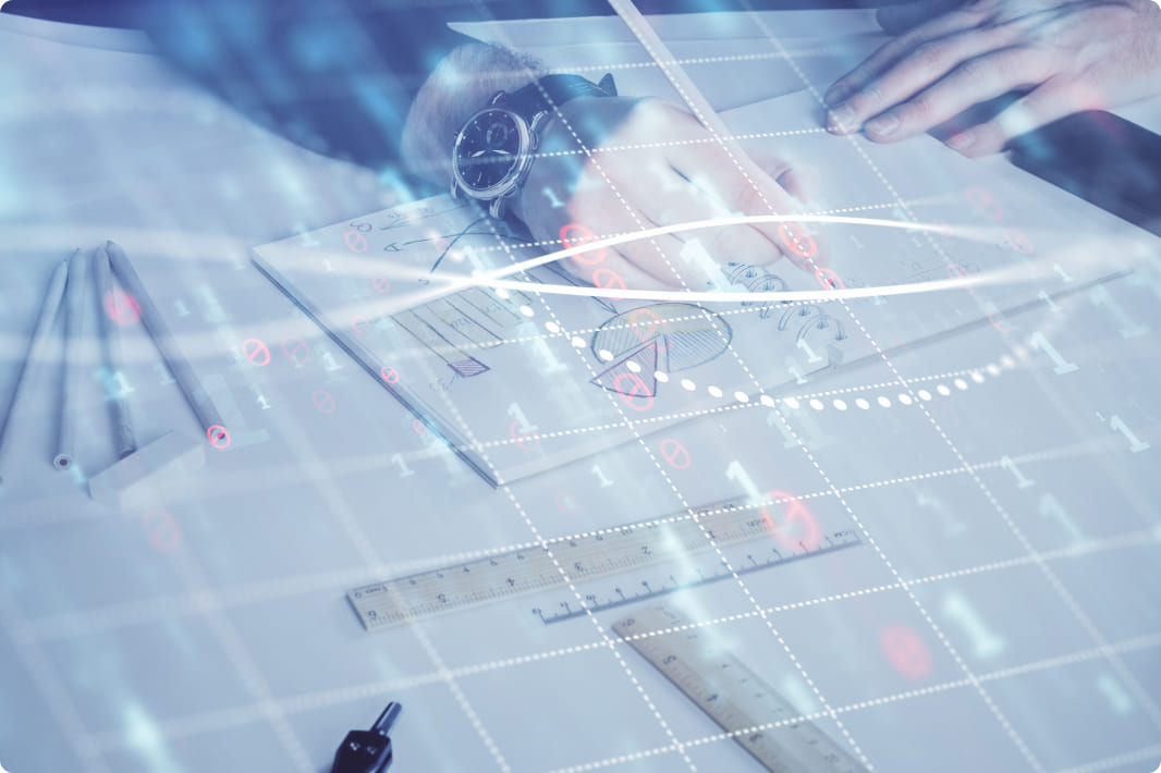 工場内でタブレットを確認する作業員