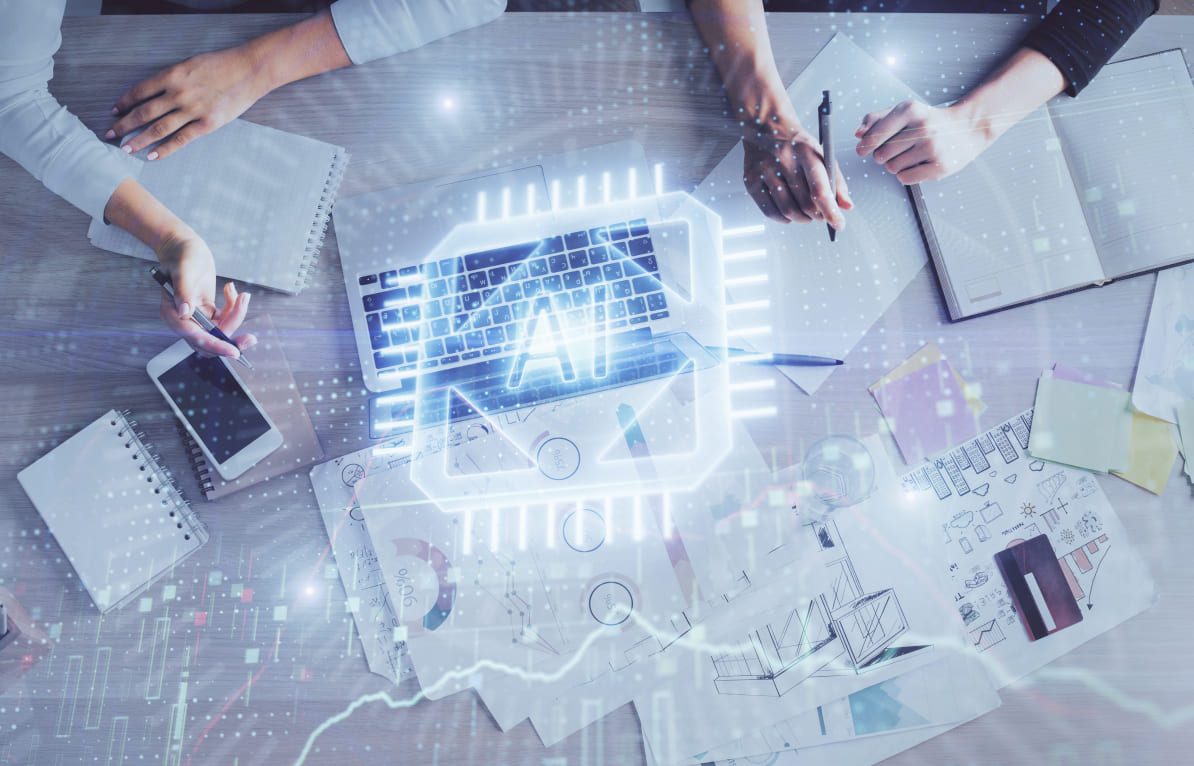 工場内でタブレットを操作している様子